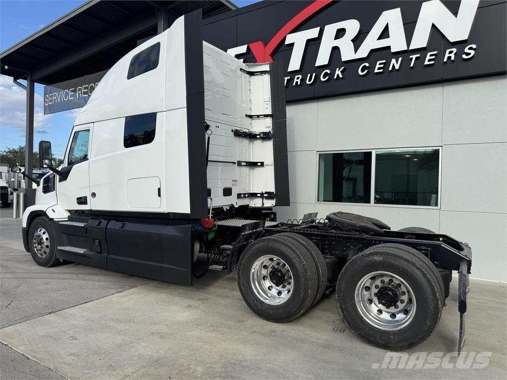 Mack PR64T Trekkers