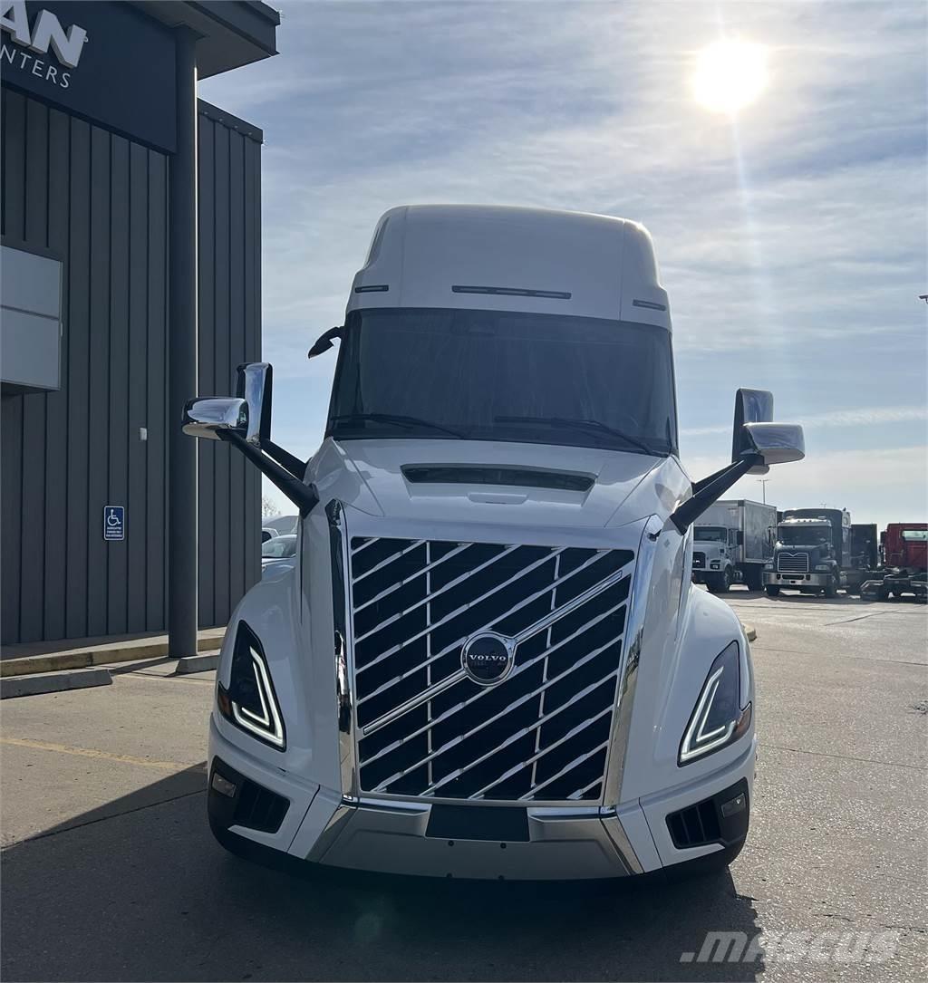 Volvo NEW VNL860 Trekkers