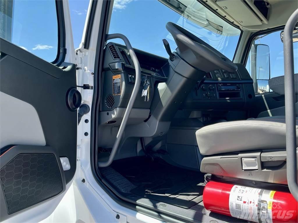 Volvo VHD64FT300 Trekkers