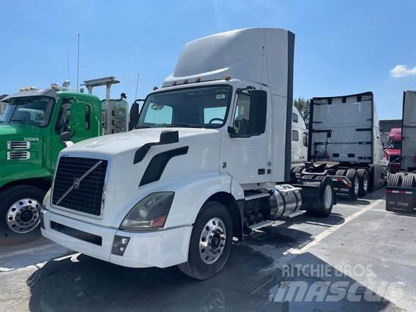 Volvo VNL42T Trekkers