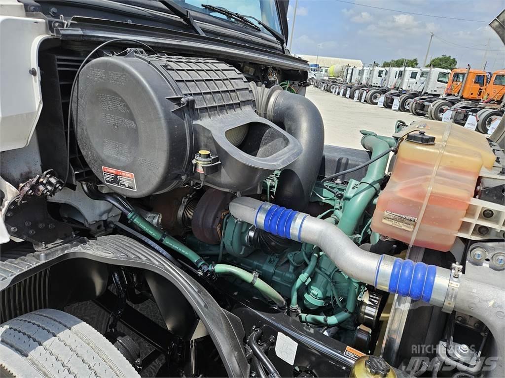Volvo VNL62T300 Trekkers