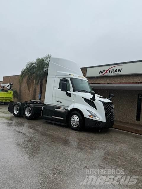 Volvo VNL64T300 Trekkers
