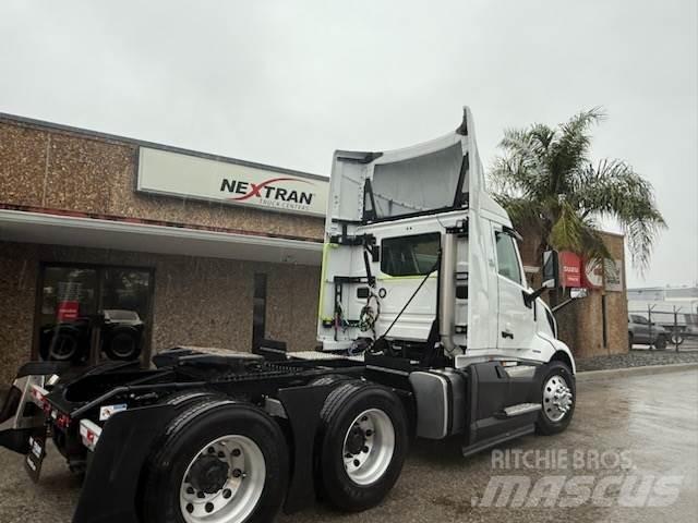 Volvo VNL64T300 Trekkers