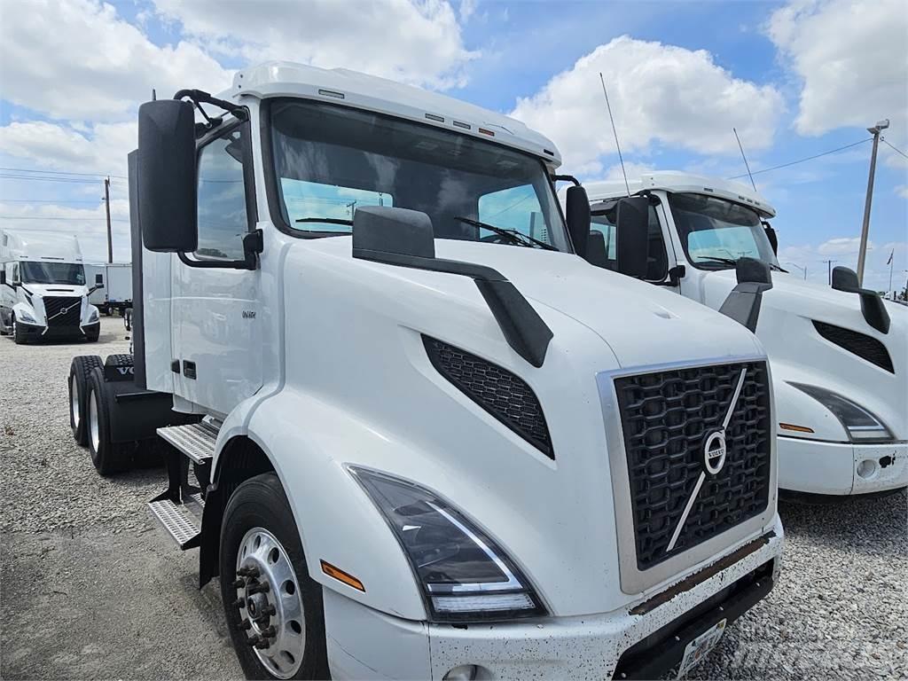 Volvo VNL64T300 Trekkers