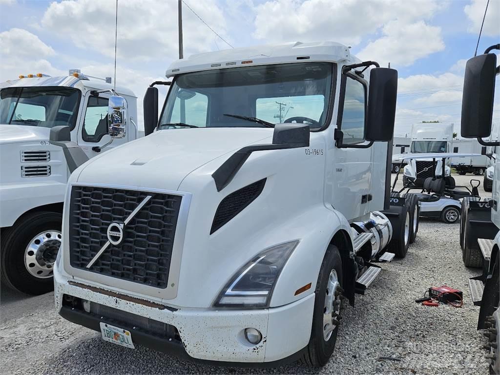 Volvo VNL64T300 Trekkers
