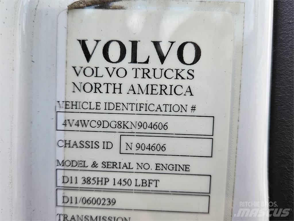 Volvo VNL64T300 Trekkers