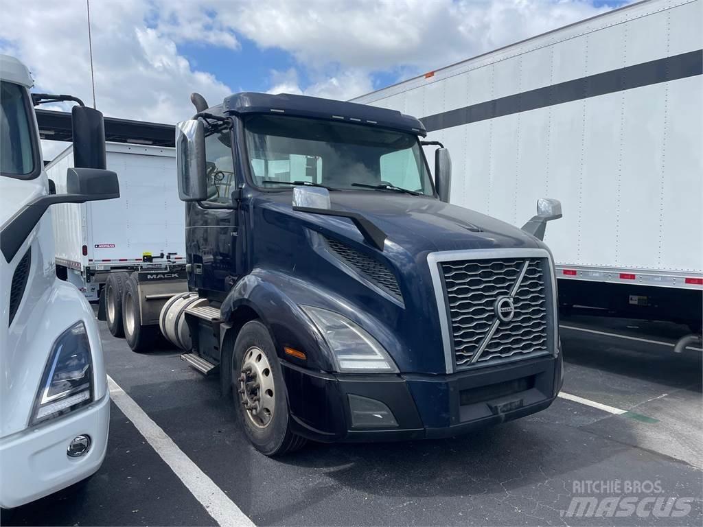 Volvo VNL64T300 Trekkers