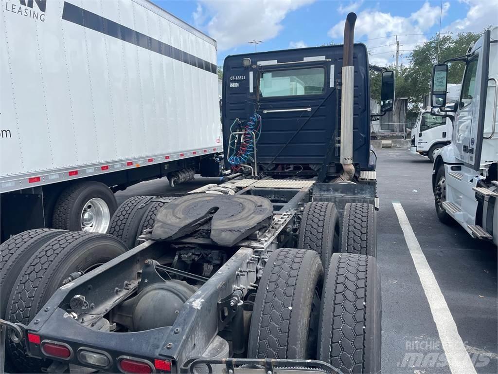 Volvo VNL64T300 Trekkers