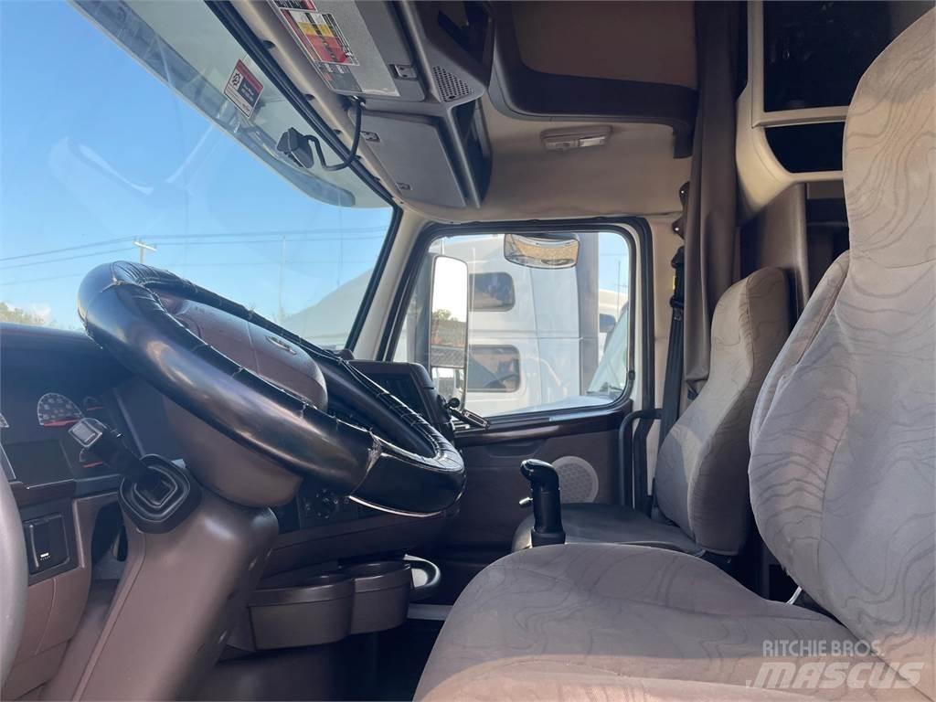Volvo VNL64T670 Trekkers