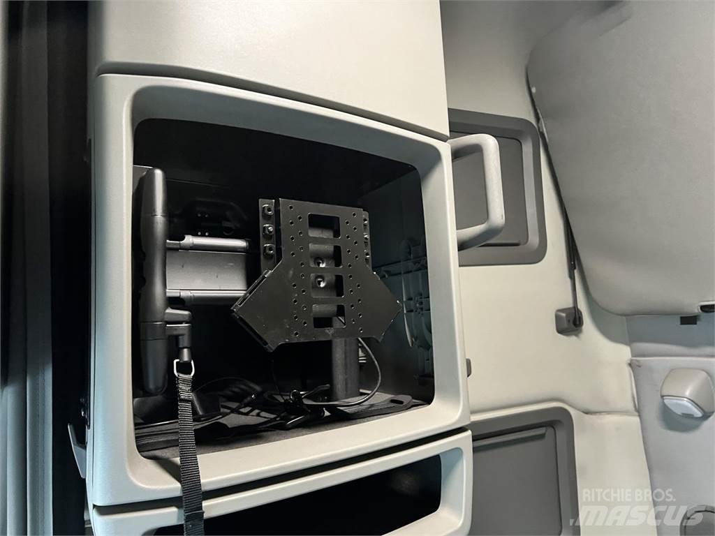 Volvo VNL64T760 Trekkers