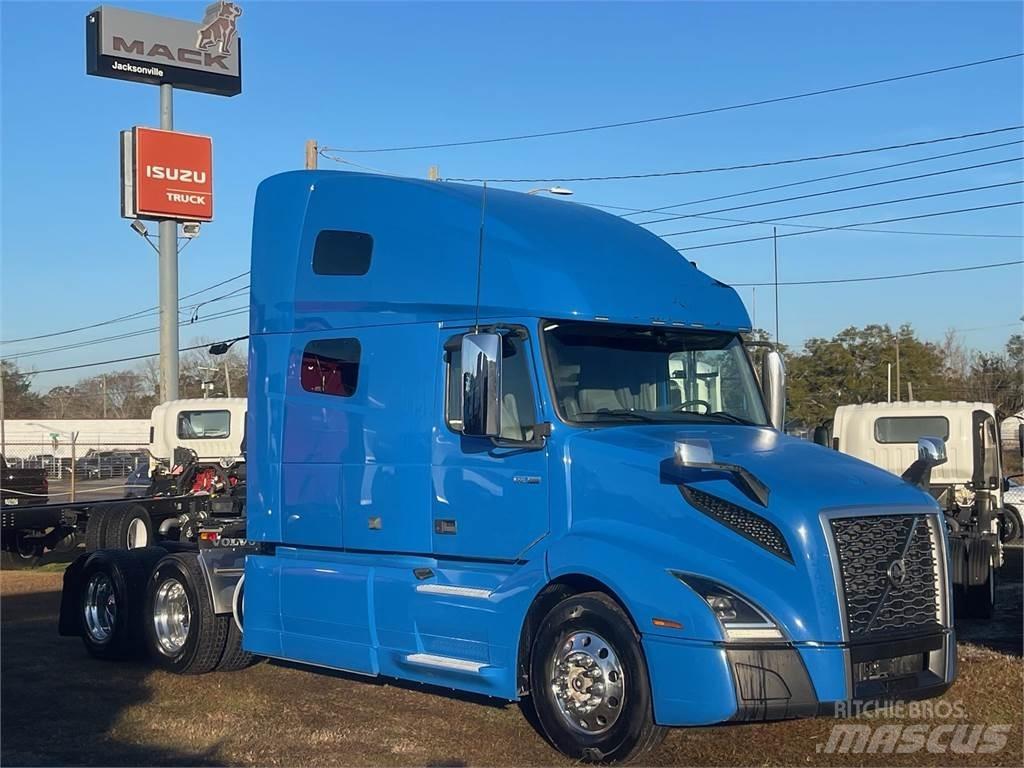 Volvo VNL64T760 Trekkers