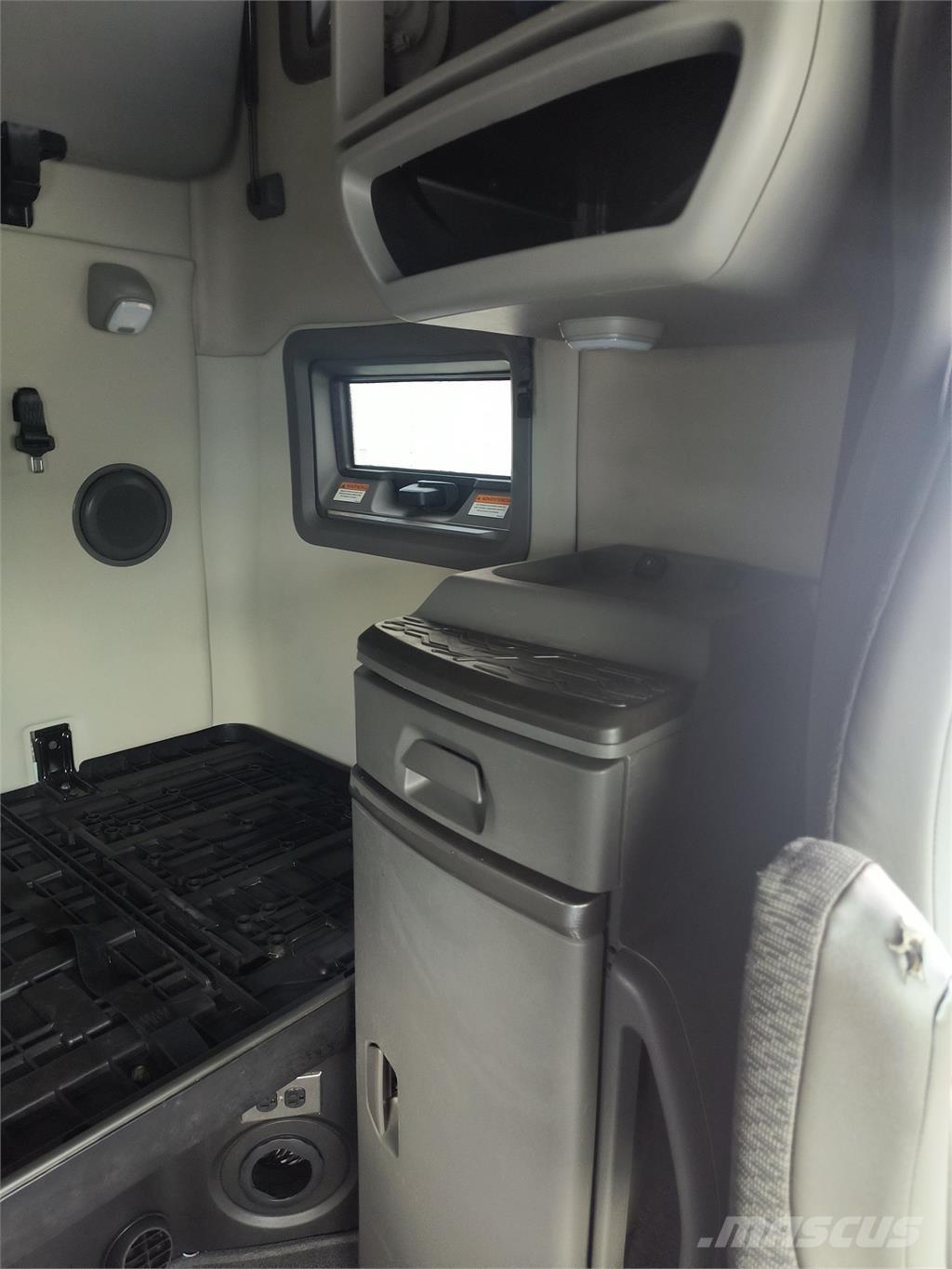 Volvo VNL64T760 Trekkers