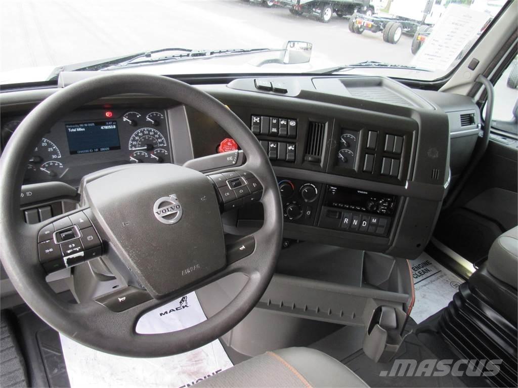 Volvo VNL64T760 Trekkers