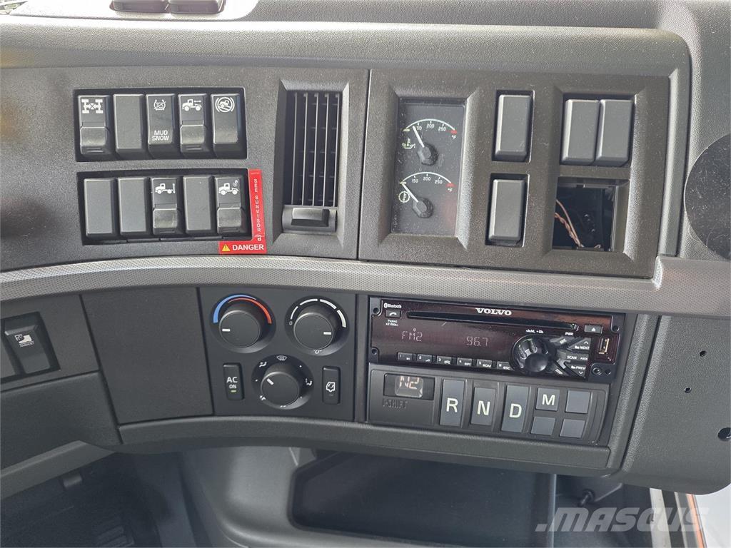 Volvo VNL64T760 Trekkers