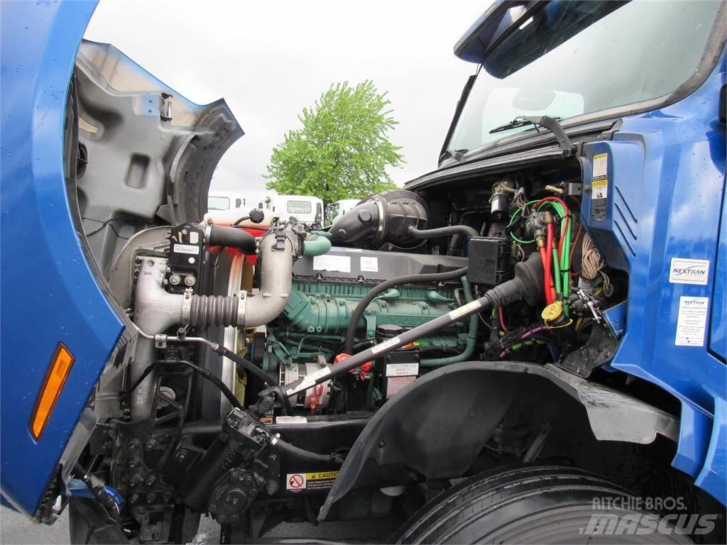 Volvo VNL64T760 Trekkers
