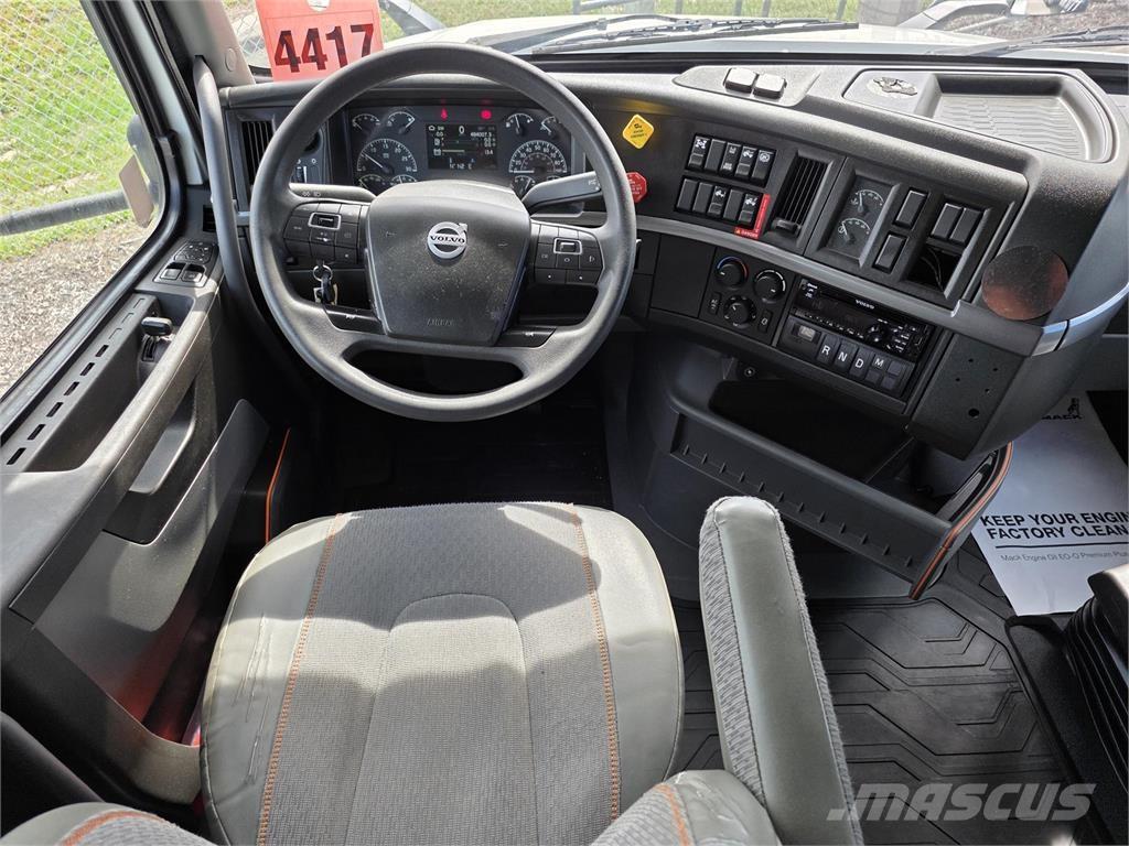 Volvo VNL64T760 Trekkers