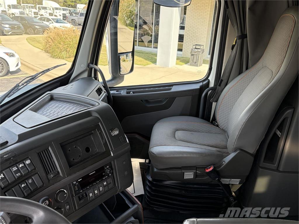 Volvo VNL64T760 Trekkers