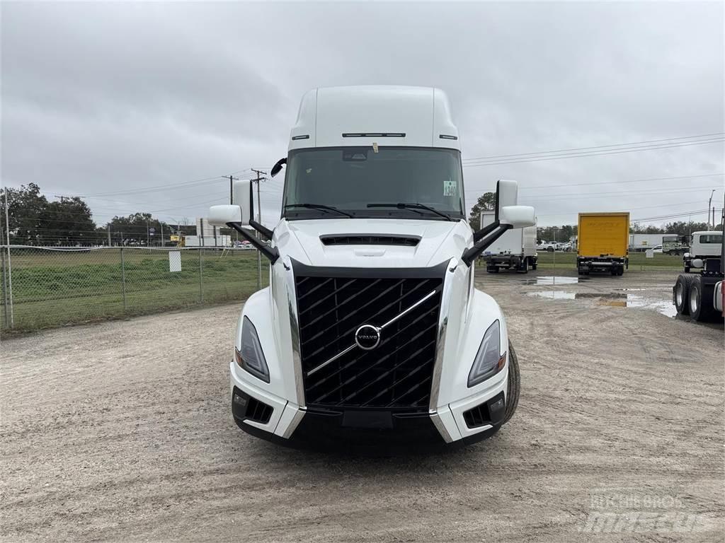Volvo VNL64T860 Trekkers