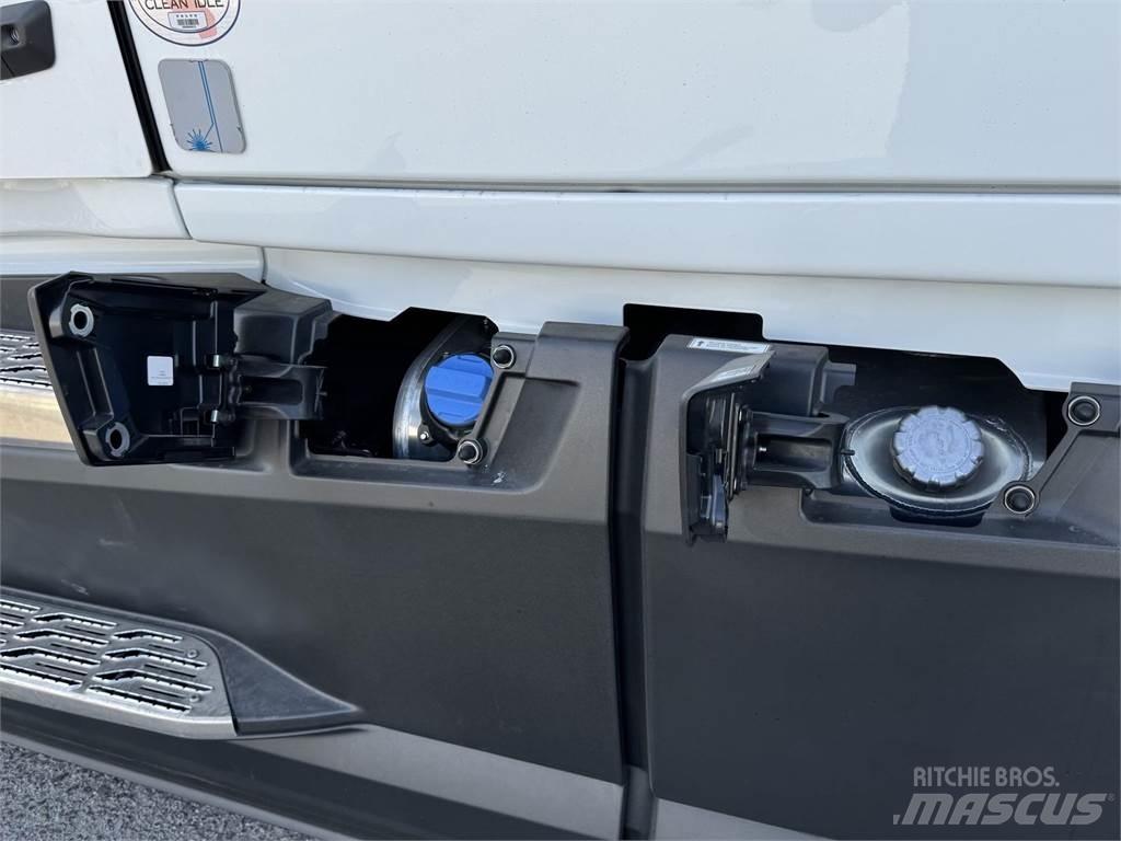 Volvo VNL64T860 Trekkers