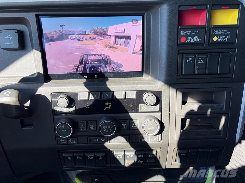 Volvo VNL64T860 Trekkers