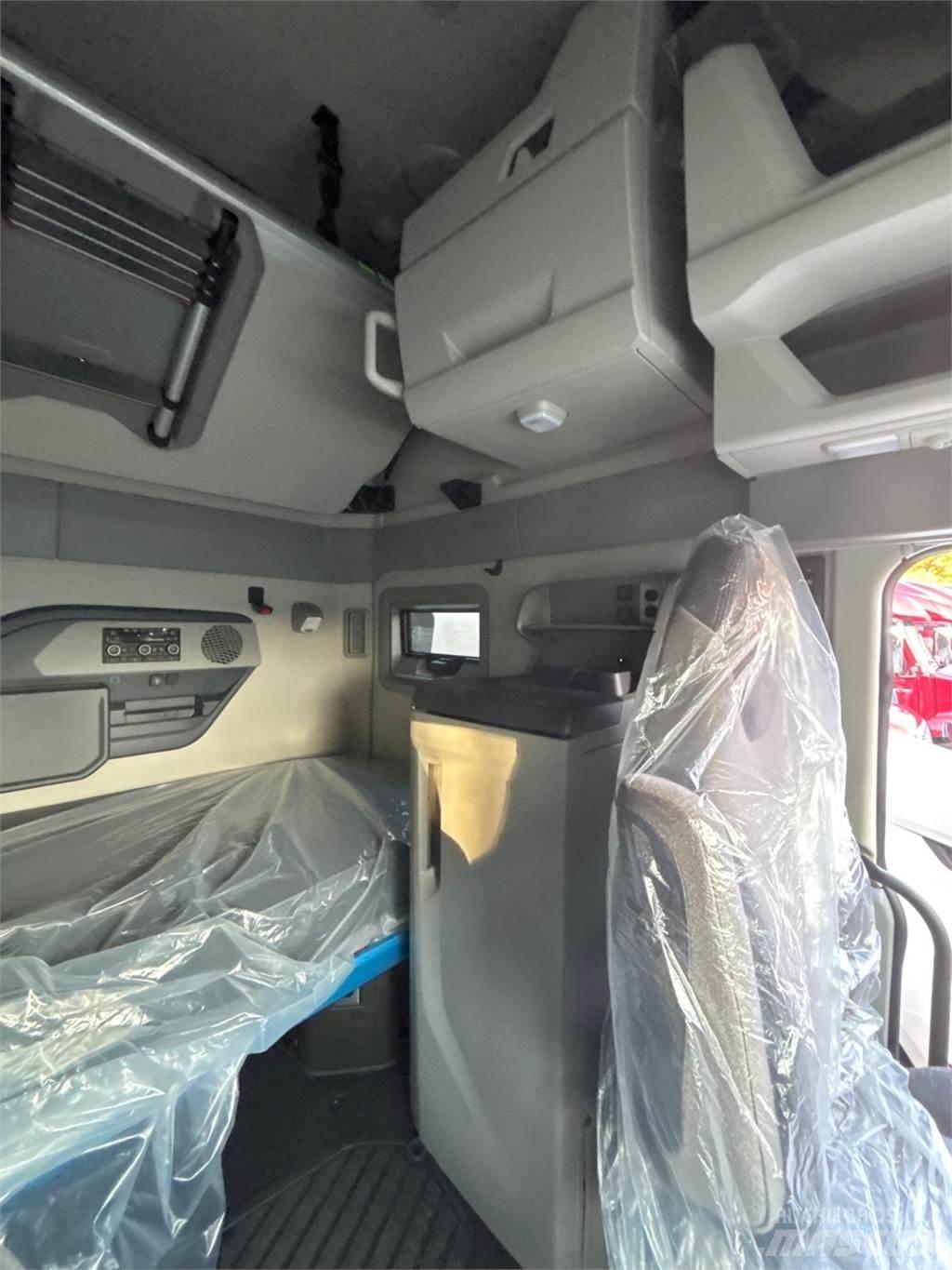 Volvo VNL64T860 Trekkers