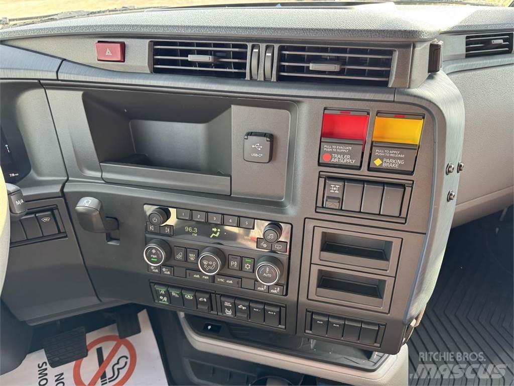 Volvo VNL64T860 Trekkers