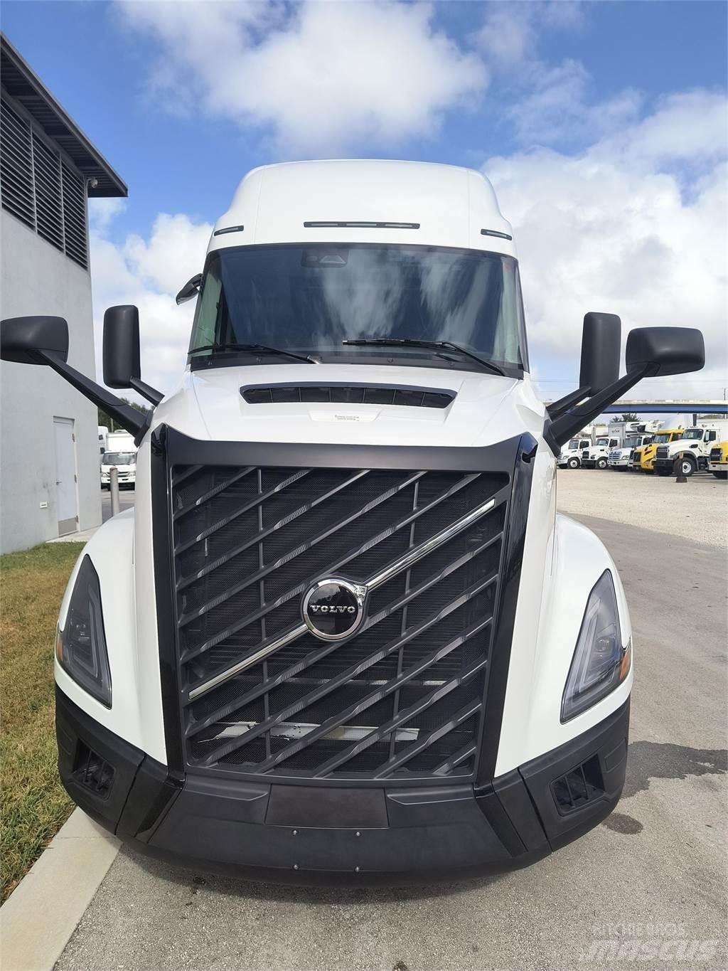 Volvo VNL64T860 Trekkers