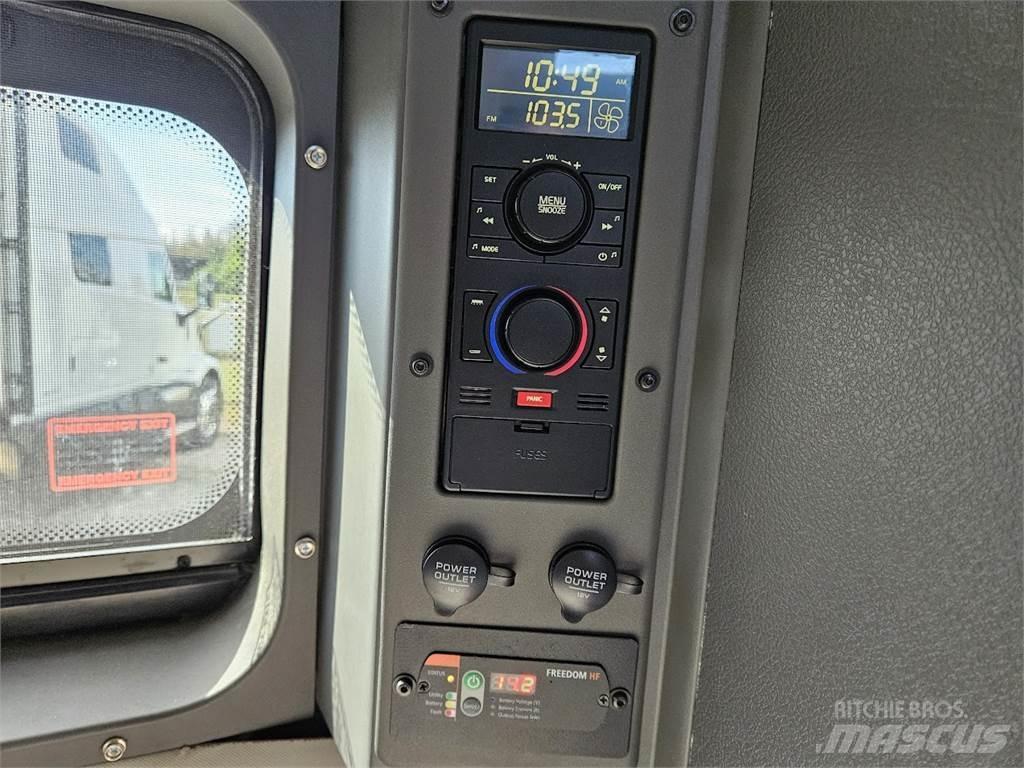Volvo VNL64T860 Trekkers