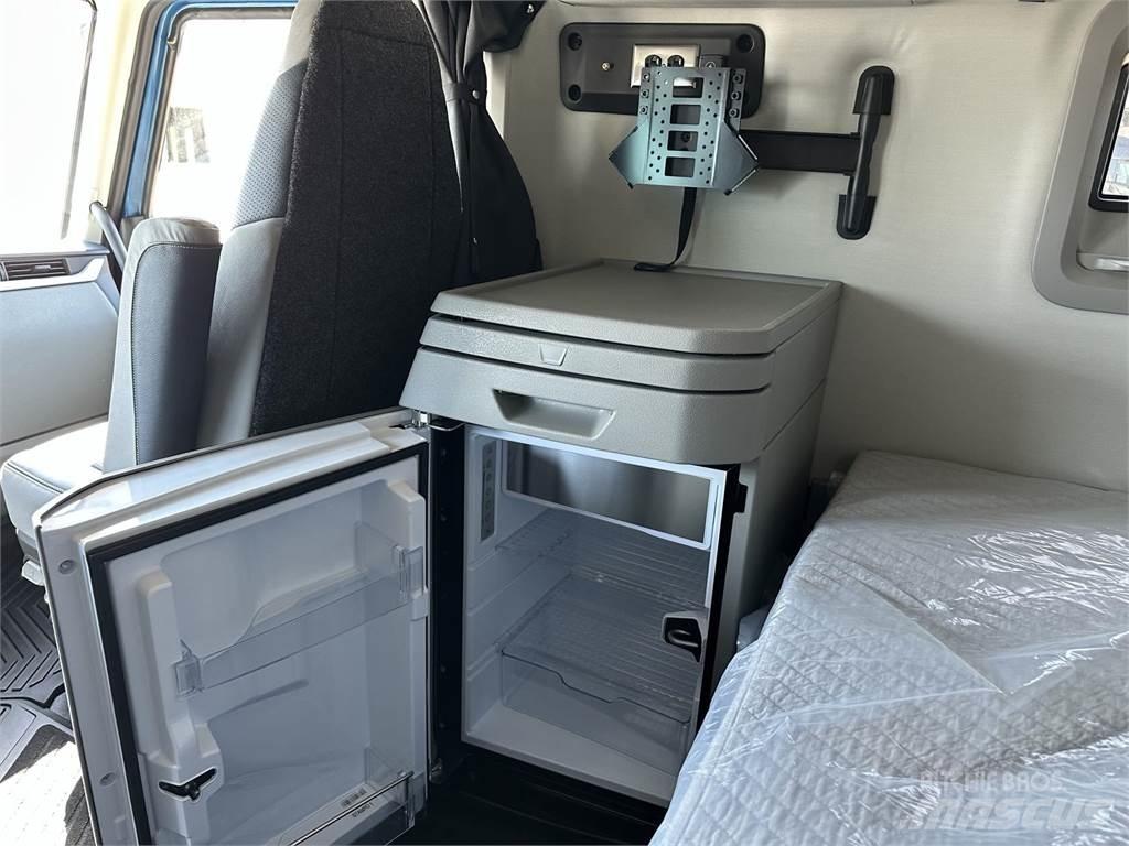 Volvo VNL64T860 Trekkers