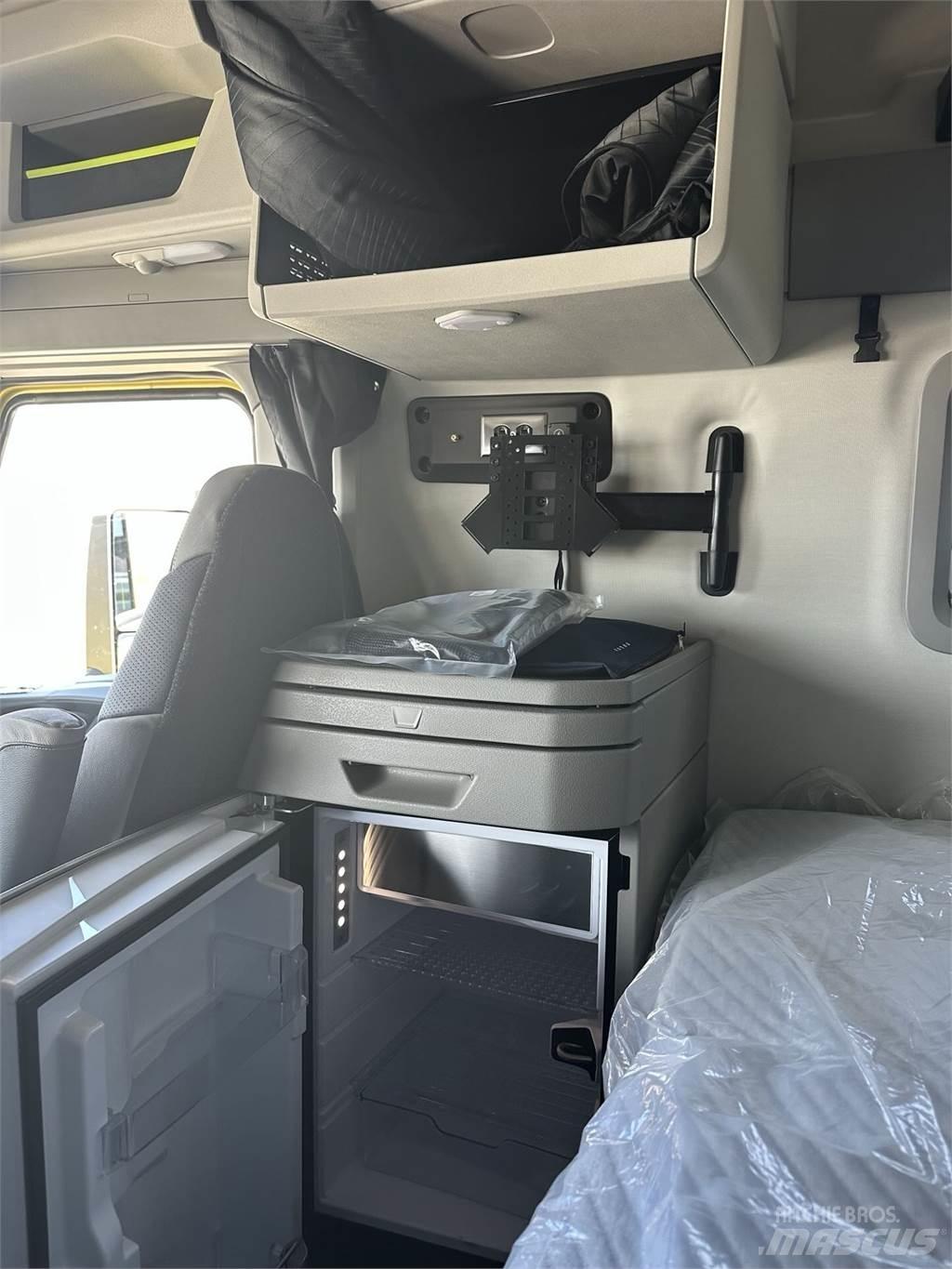 Volvo VNL64T860 Trekkers