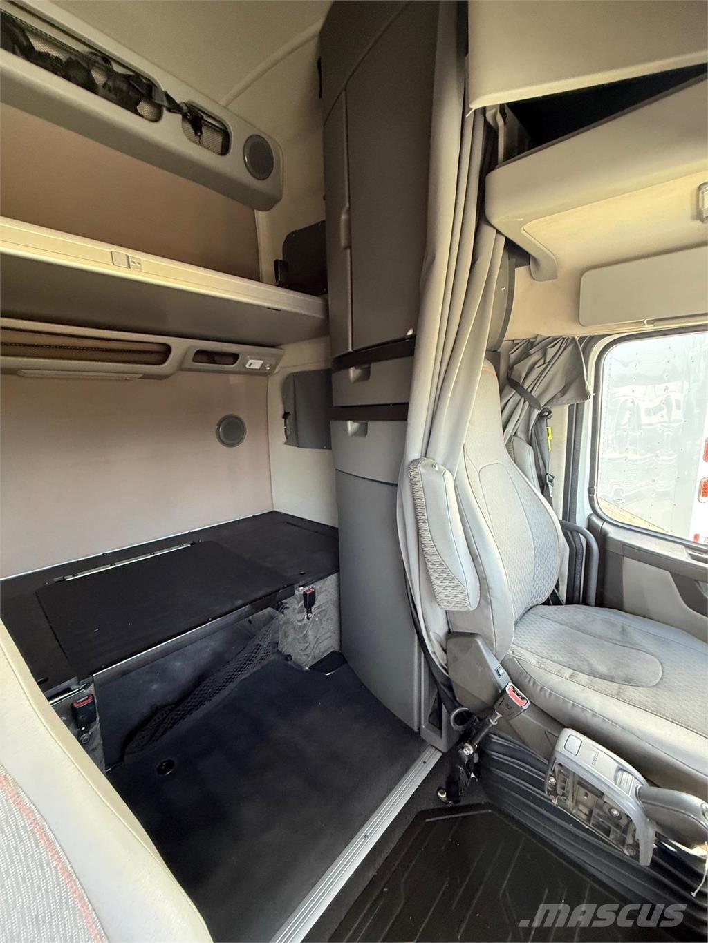 Volvo VNL64T860 Trekkers