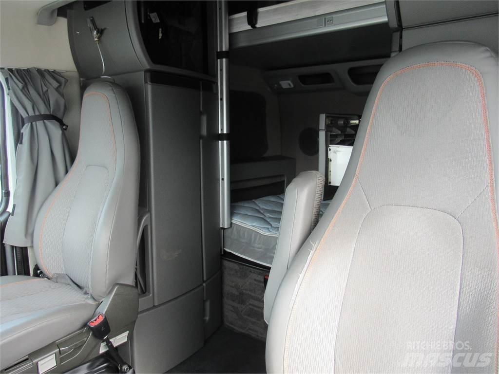 Volvo VNL64T860 Trekkers