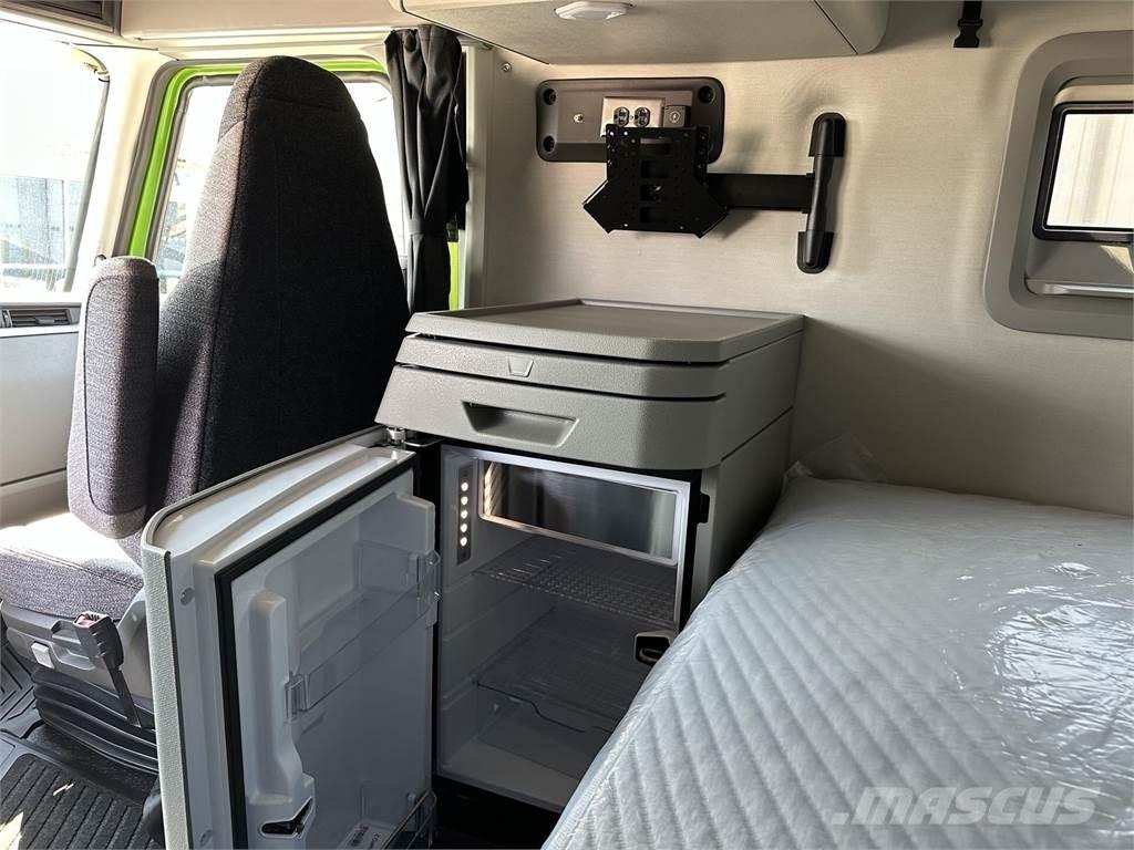 Volvo VNL64T860 Trekkers