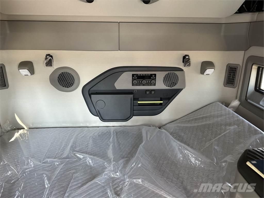 Volvo VNL64T860 Trekkers