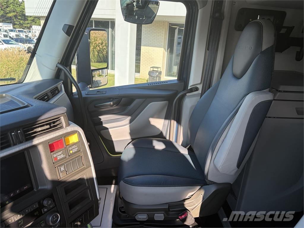 Volvo VNL64T860 Trekkers