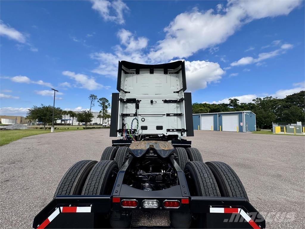 Volvo VNL64T860 Trekkers