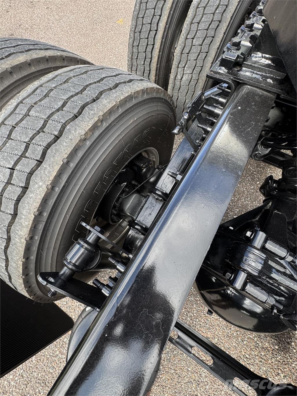 Volvo VNL64T860 Trekkers