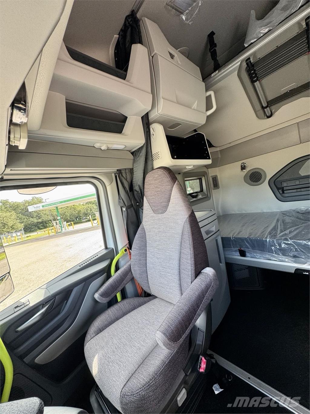 Volvo VNL64T860 Trekkers