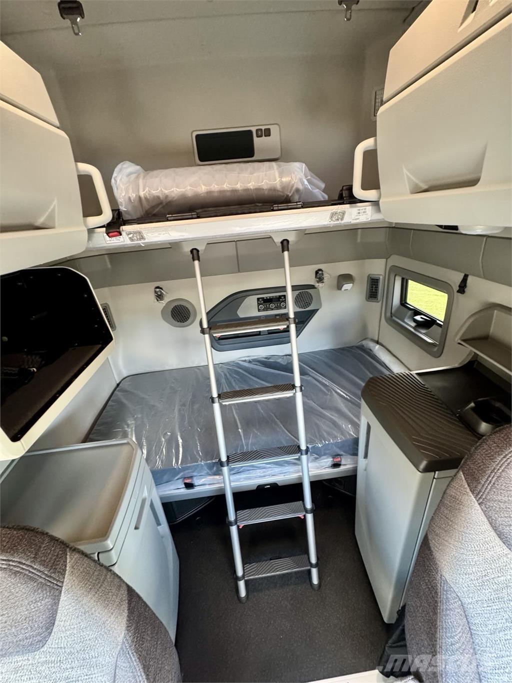 Volvo VNL64T860 Trekkers