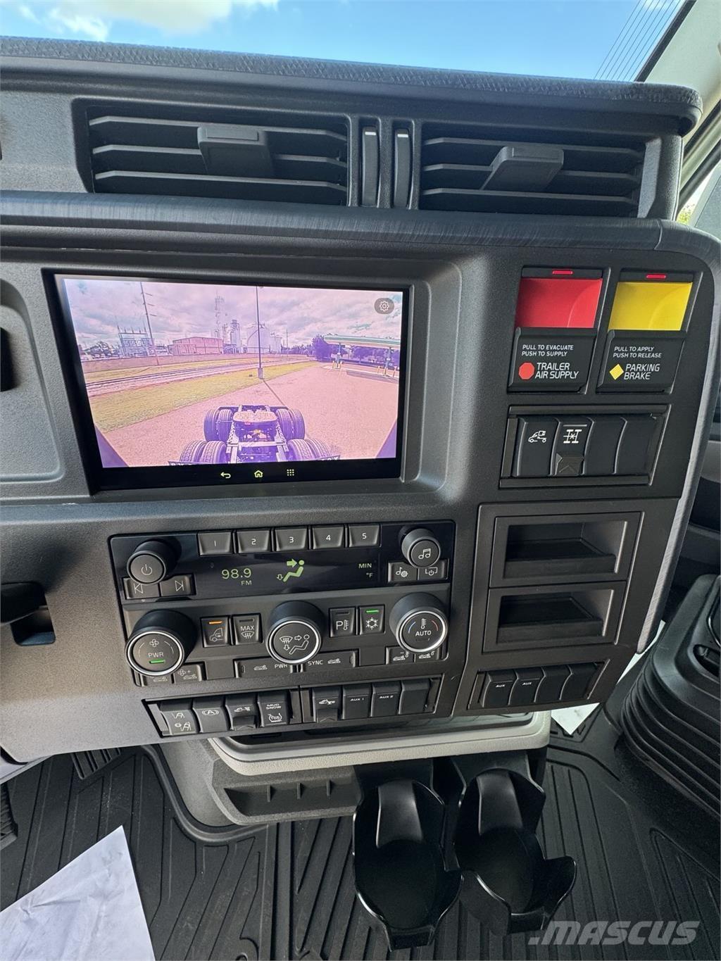 Volvo VNL64T860 Trekkers