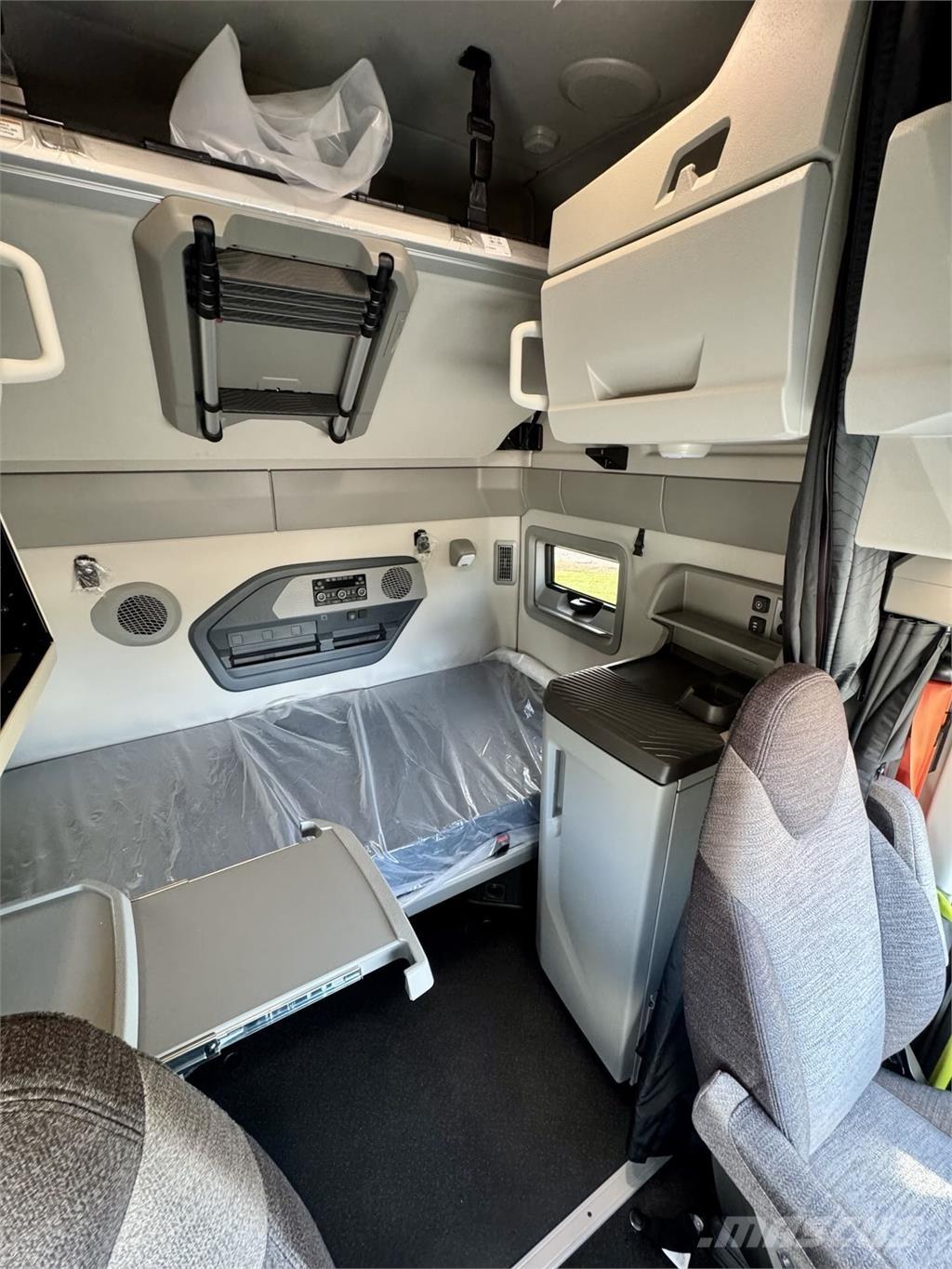 Volvo VNL64T860 Trekkers