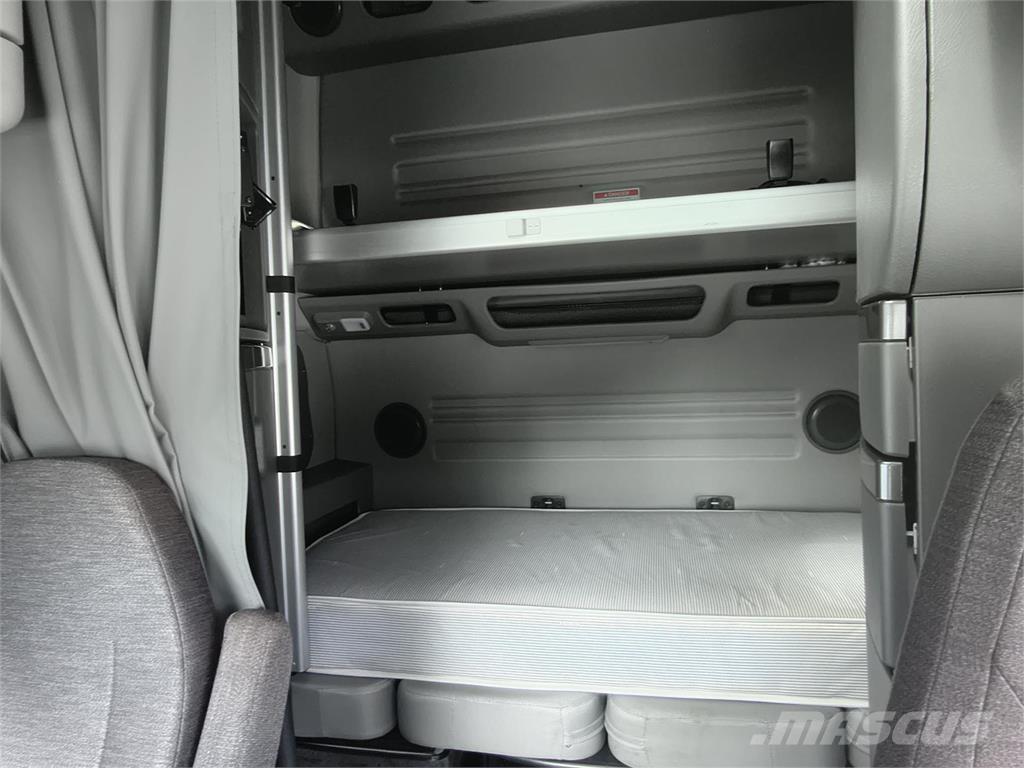 Volvo VNL64T860 Trekkers