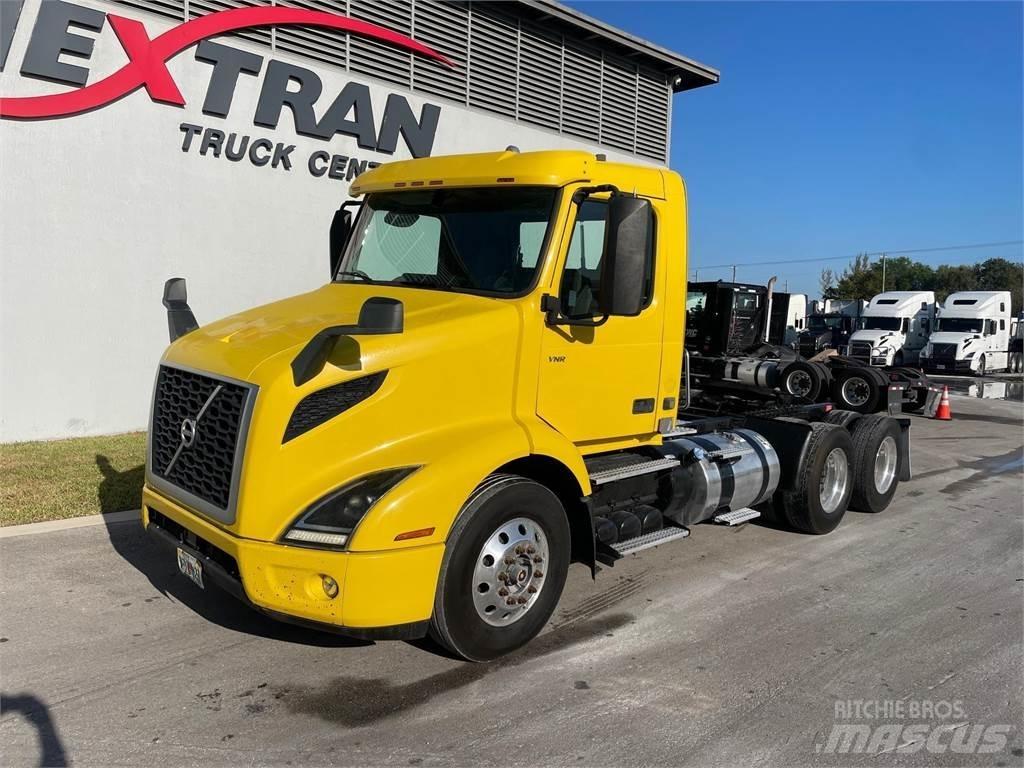 Volvo VNR64T Trekkers