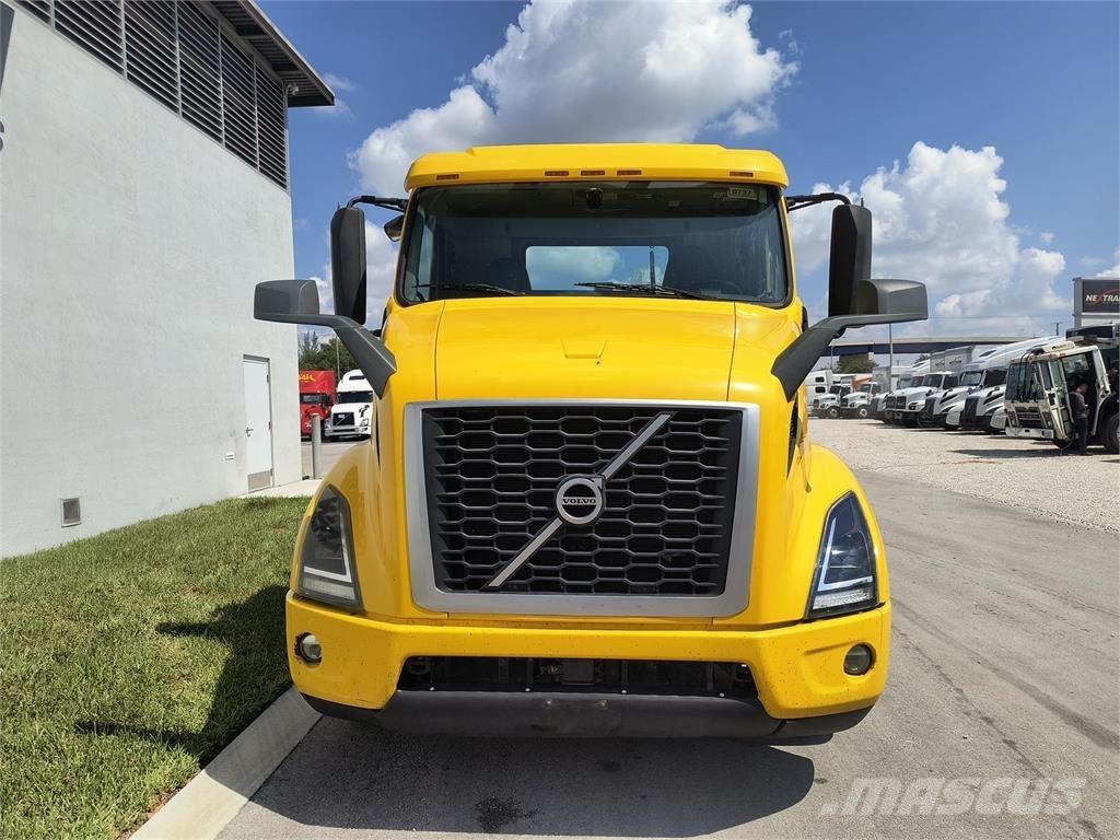 Volvo VNR64T Trekkers