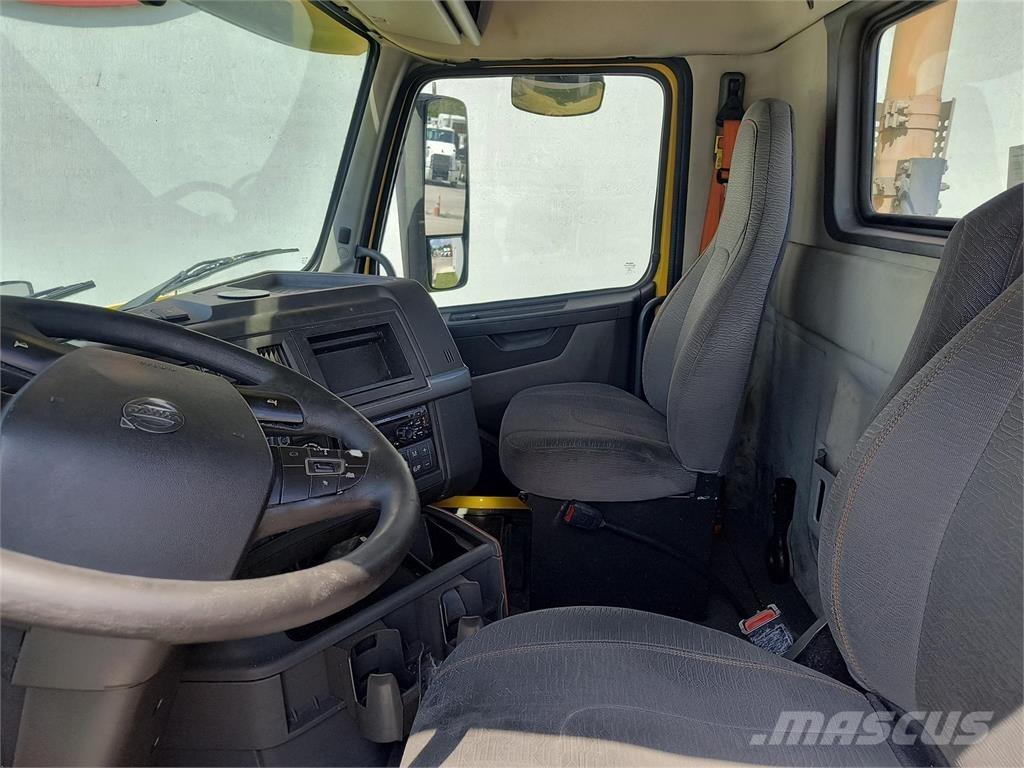Volvo VNR64T Trekkers