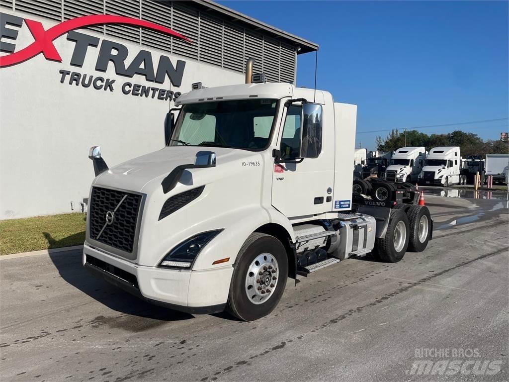 Volvo VNR64T Trekkers