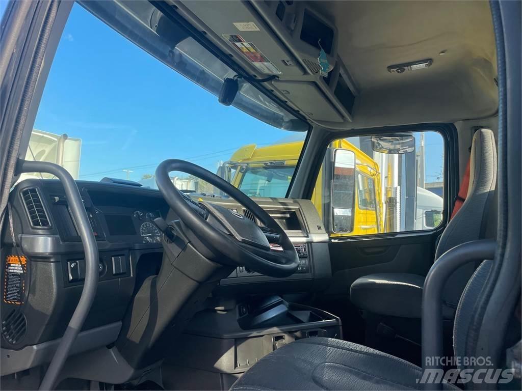 Volvo VNR64T Trekkers