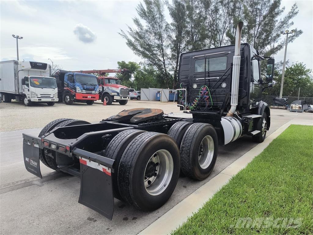 Volvo VNR64T Trekkers