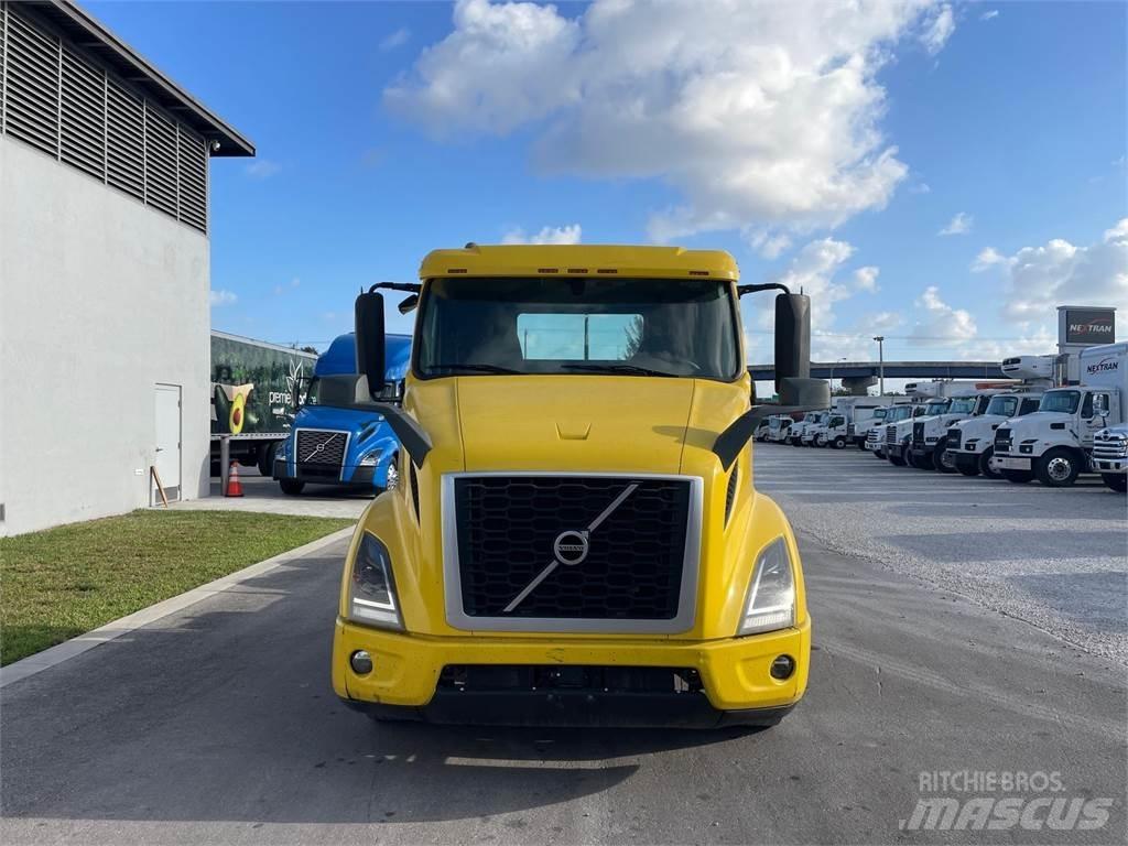Volvo VNR64T300 Trekkers