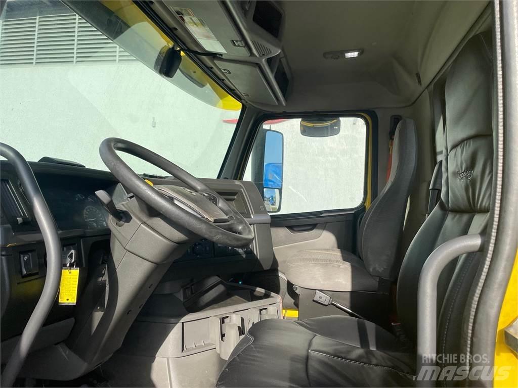 Volvo VNR64T300 Trekkers